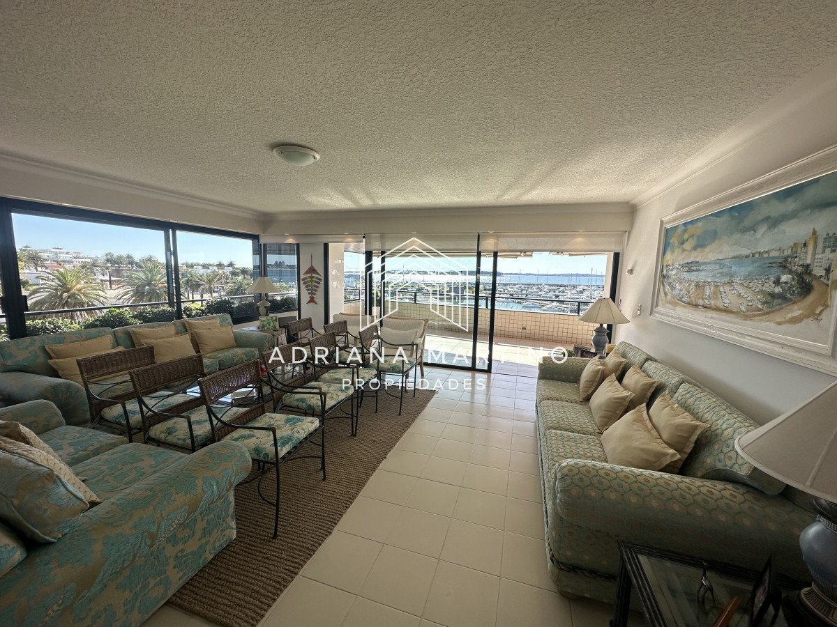 Apartamento ID.70421 - Hermosa y amplia unidad de lujo en el Puerto de Punta del Este