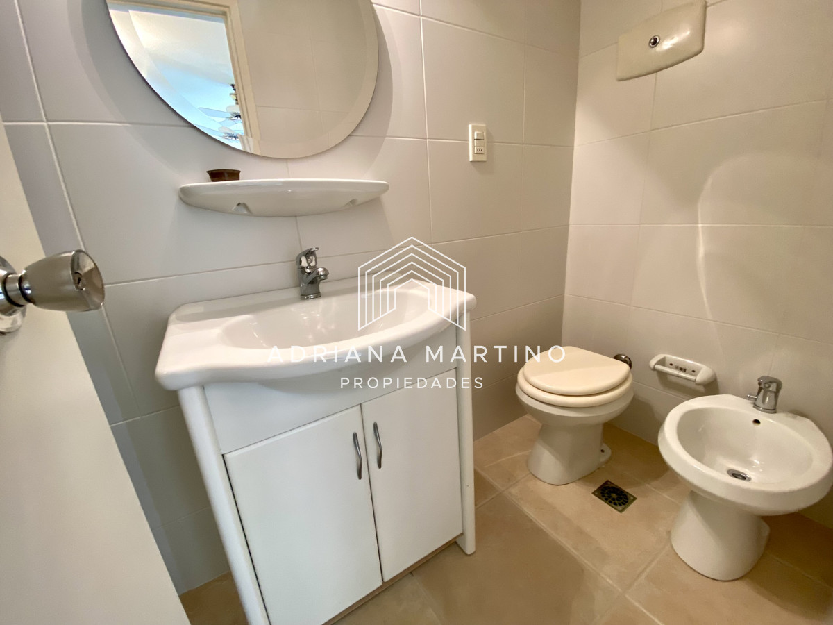 Apartamento ID.70491 - Amplio y luminoso apartamento frente al mar, excelente ubicacion!