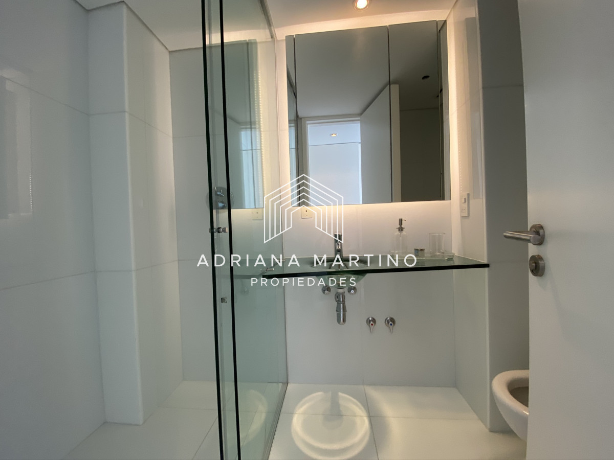 Apartamento ID.37018 - Lujoso Penthouse ubicado frente al mar en la Brava. 