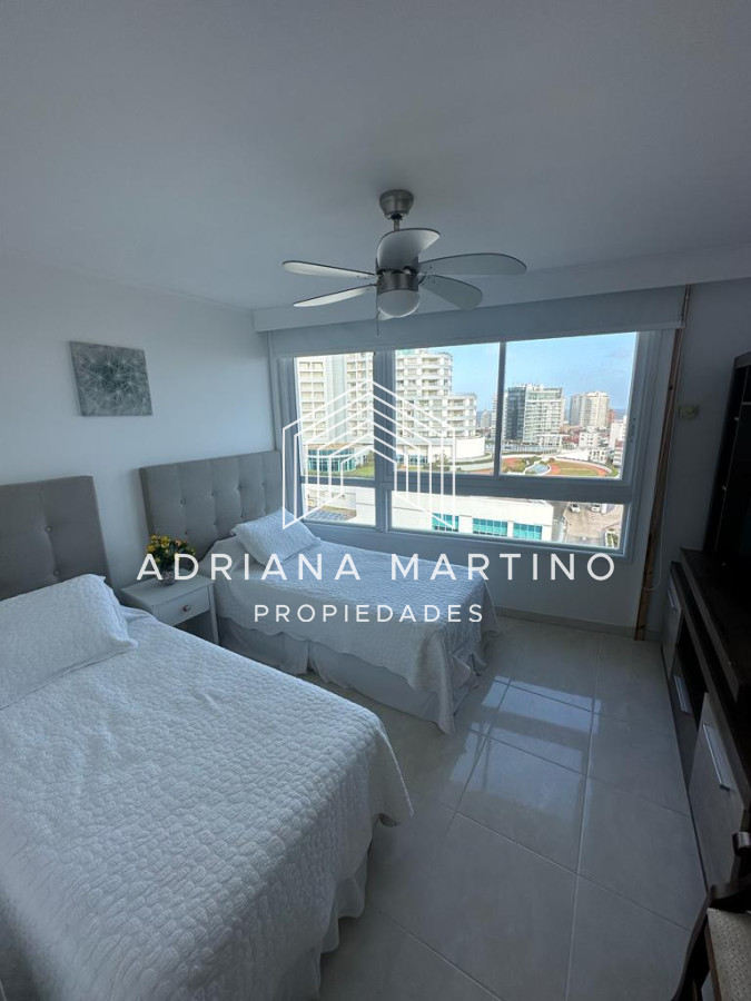 Apartamento ID.69357 - Hermoso y amplio apartamento en playa Mansa, Punta del Este!