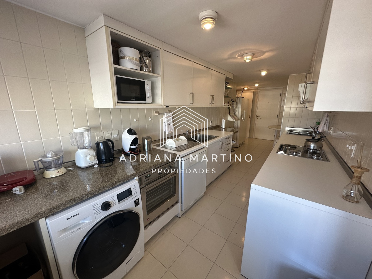Apartamento ID.70421 - Hermosa y amplia unidad de lujo en el Puerto de Punta del Este