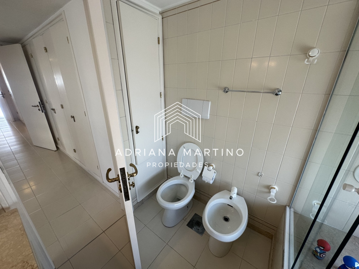 Apartamento ID.70421 - Hermosa y amplia unidad de lujo en el Puerto de Punta del Este