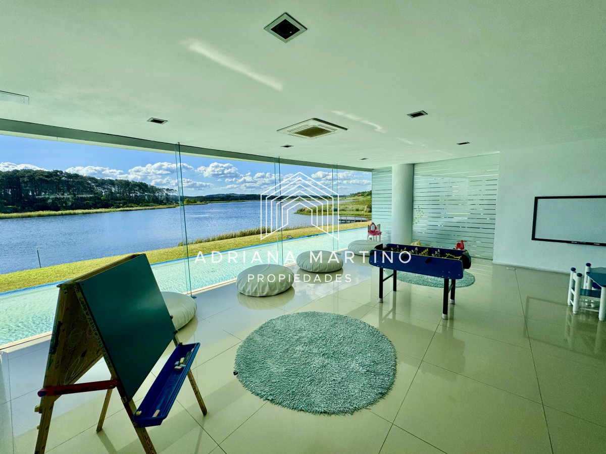 Apartamento ID.67231 - Espectacular Pent House en mansa con vista a la laguna.