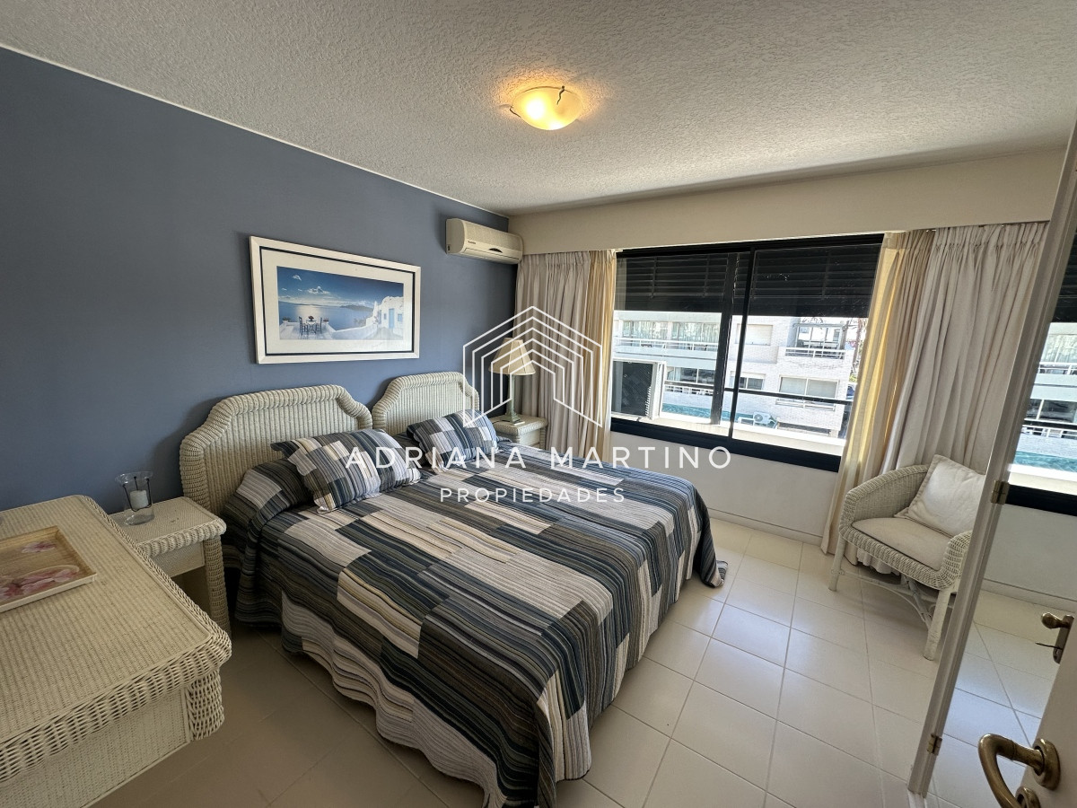 Apartamento ID.70421 - Hermosa y amplia unidad de lujo en el Puerto de Punta del Este