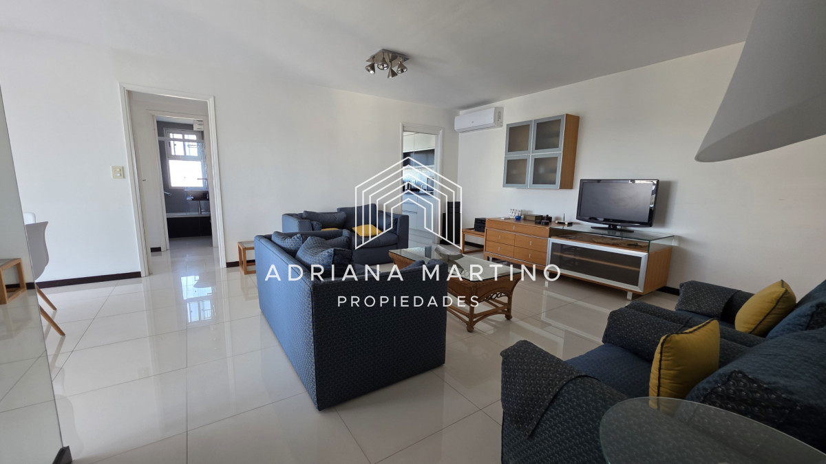 Apartamento ID.71713 - Amplio y luminoso Apto de 3 dormitorios, sobre Roosevelt