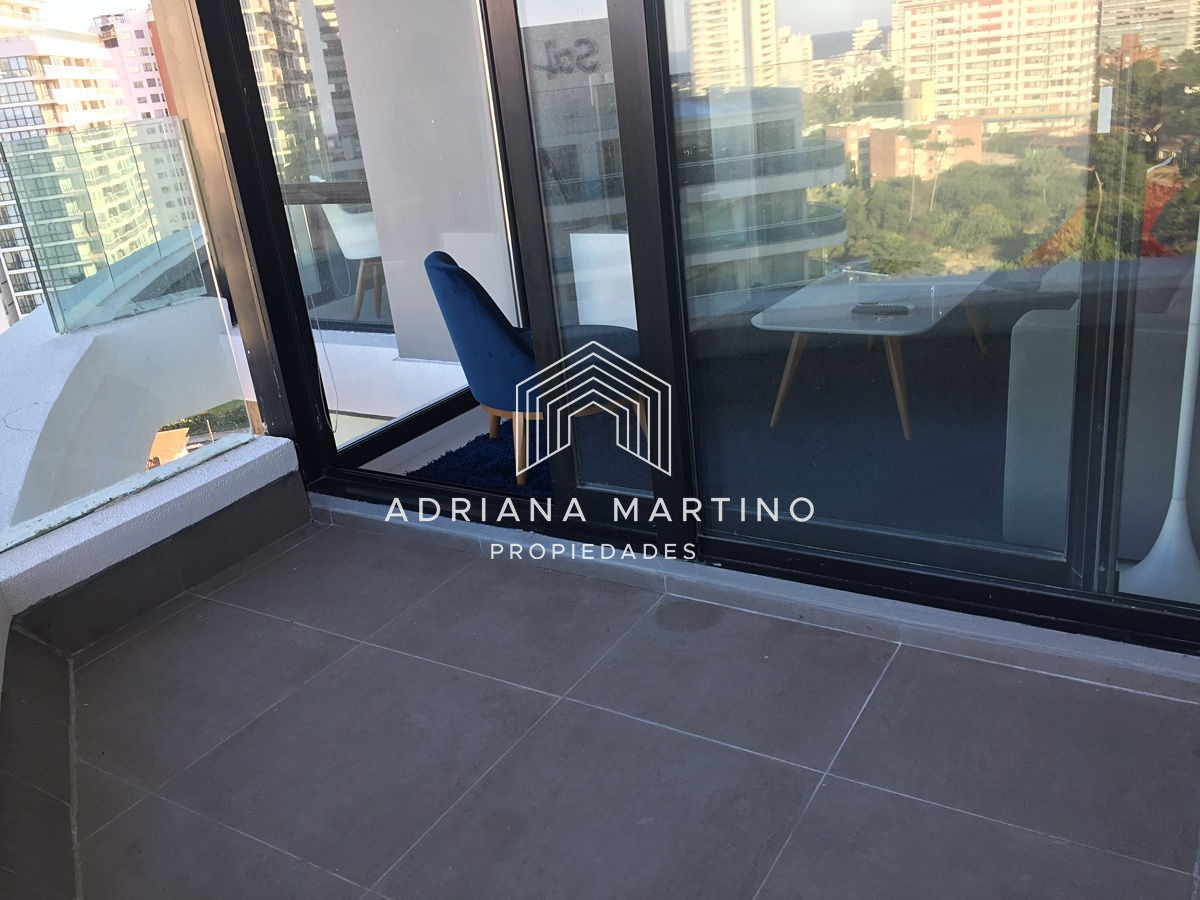 Apartamento ID.33199 - Hermoso apartamento sobre Av. Chiverta Punta del Este.