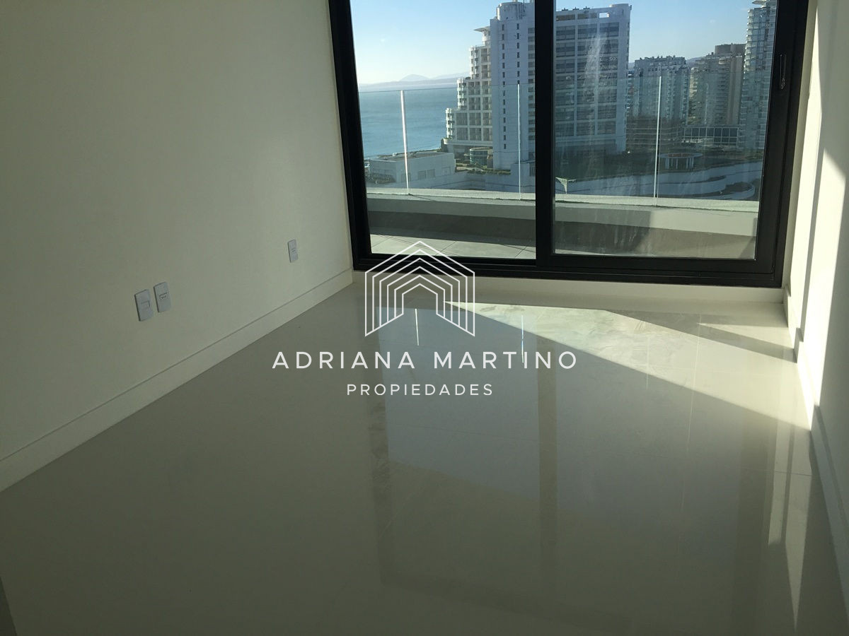 Apartamento ID.36946 - Hermoso apartamento sobre Av. Chiverta Punta del Este.