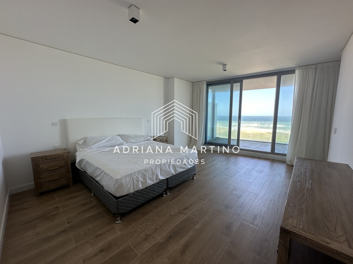 Apartamento ID.70272 - Apartamento de categoría en primera línea brava 