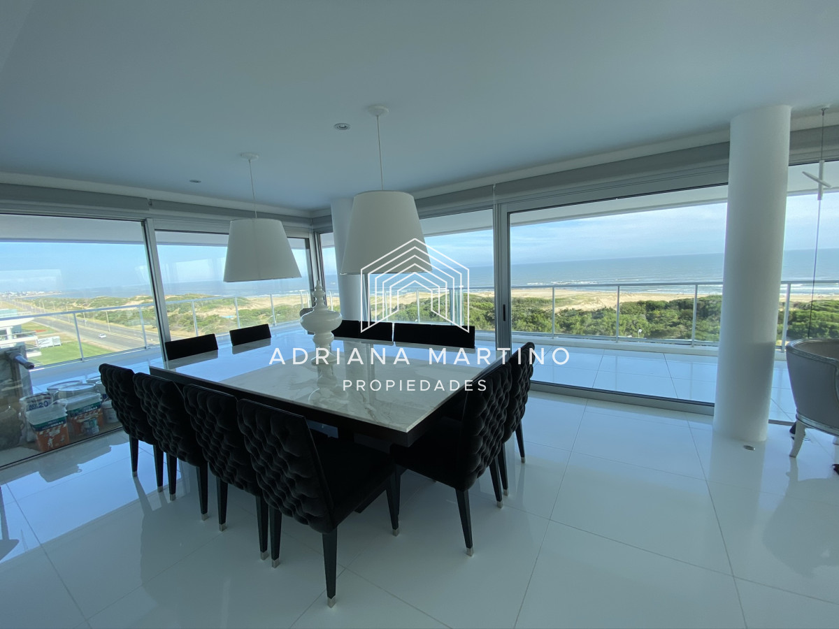 Apartamento ID.37018 - Lujoso Penthouse ubicado frente al mar en la Brava. 