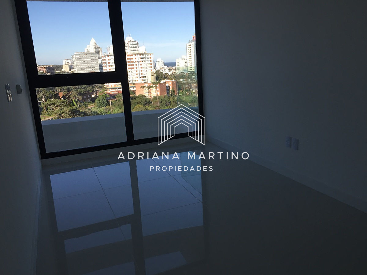 Apartamento ID.36945 - Hermoso apartamento ubicado en avenida Chiverta-Punta del Este.