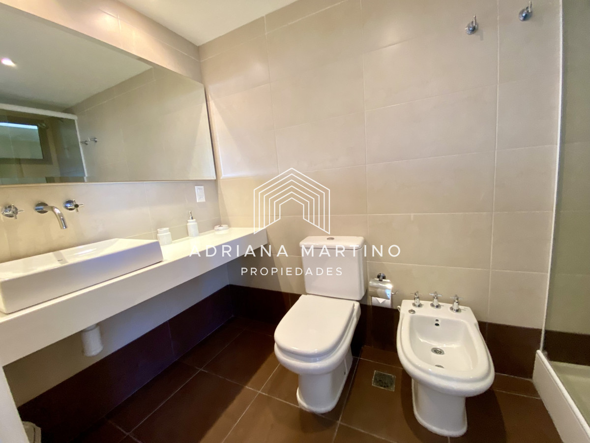Apartamento ID.69348 - Exelente apartamento de lujo frente al mar en un punto referencial de Punta del Este
