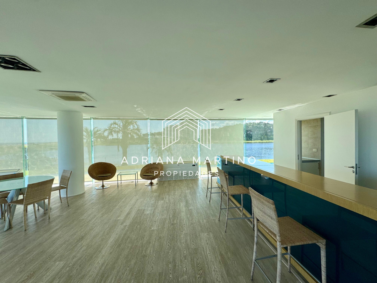 Apartamento ID.67231 - Espectacular Pent House en mansa con vista a la laguna.