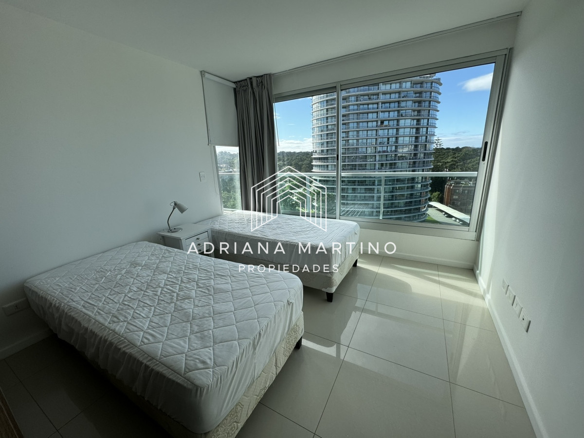Apartamento ID.69466 - Hermoso apartamento en Av. Roosevelt - Punta del Este.