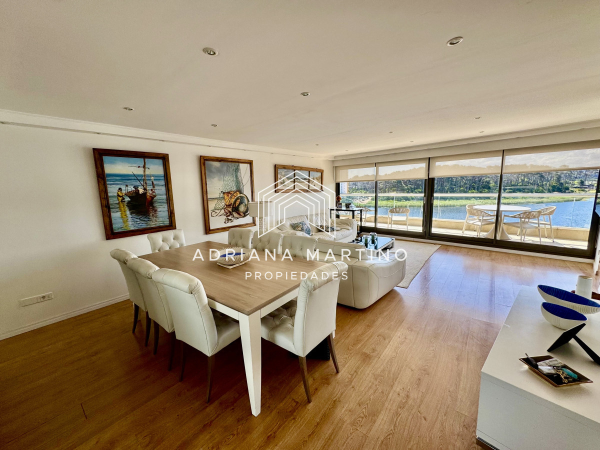 Apartamento ID.67231 - Espectacular Pent House en mansa con vista a la laguna.