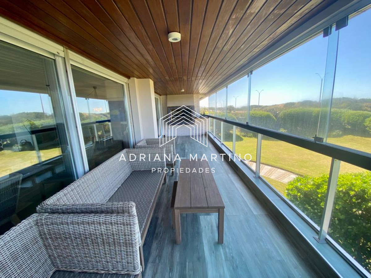 Apartamento ID.70109 -  Hermoso apartamento en playa brava en primera linea con vista al Mar