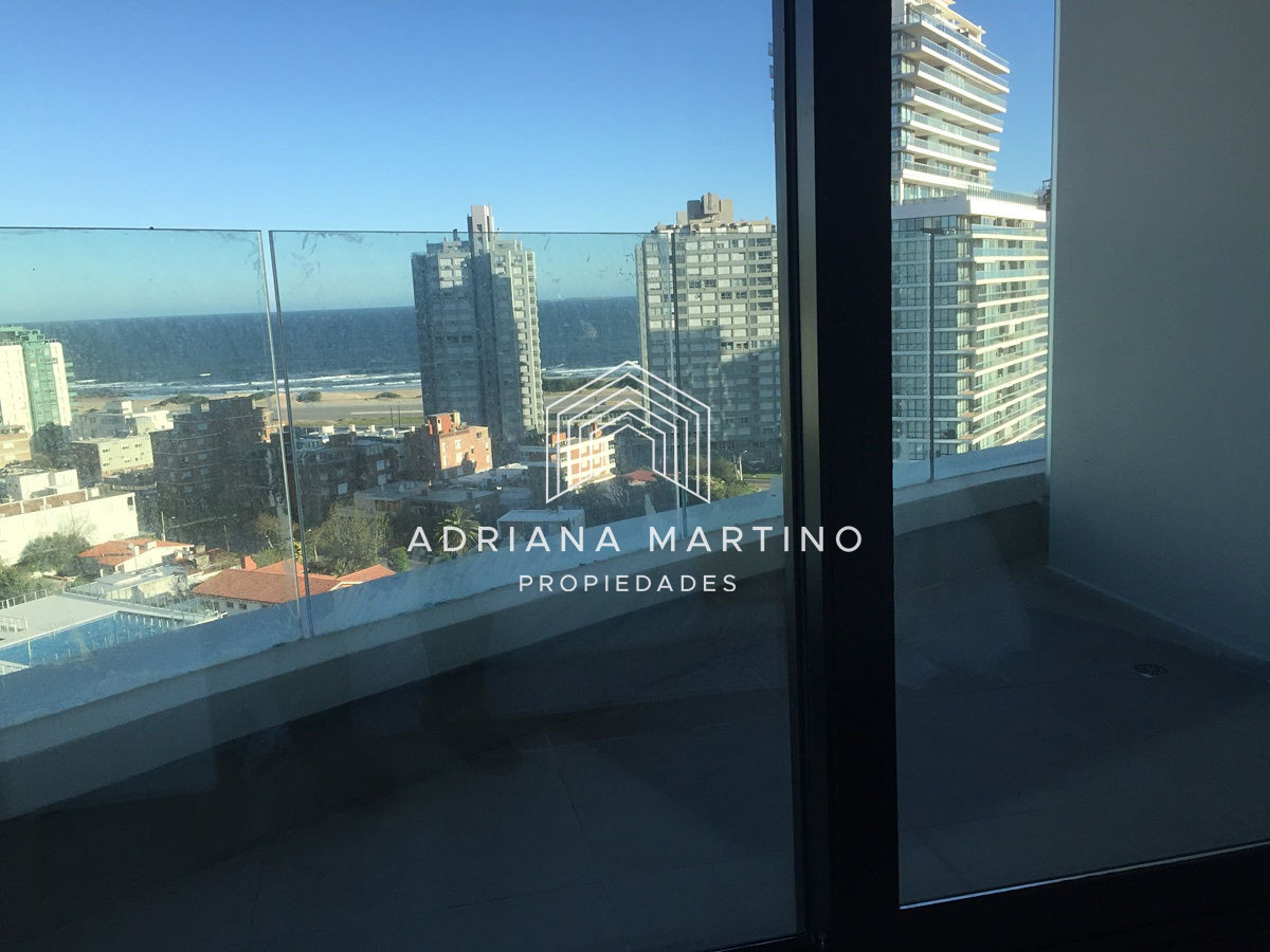 Apartamento ID.33199 - Hermoso apartamento sobre Av. Chiverta Punta del Este.