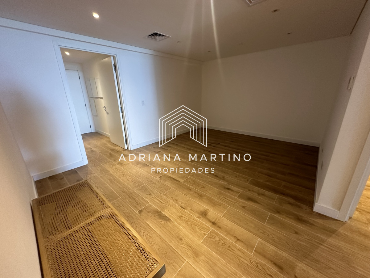 Apartamento ID.70272 - Apartamento de categoría en primera línea brava 