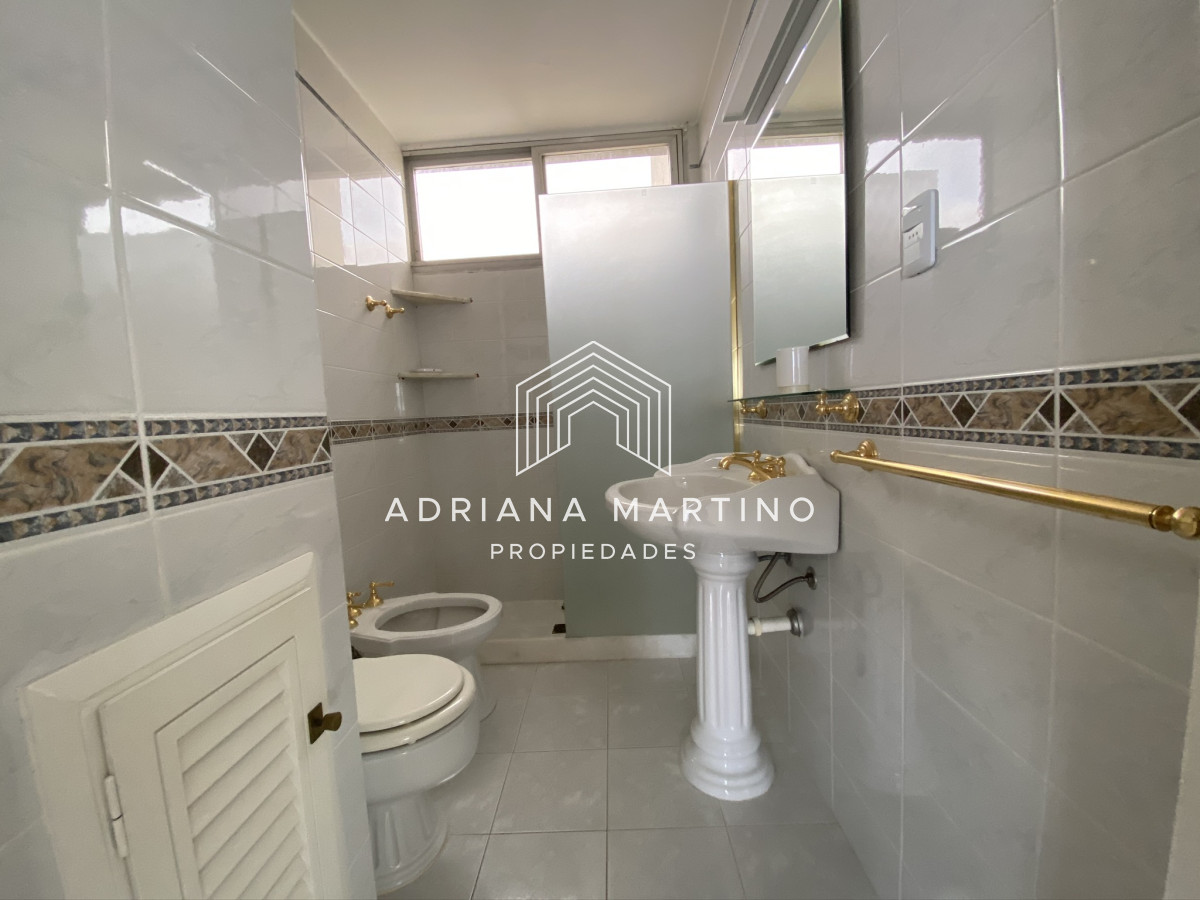 Apartamento ID.37621 - Cómoda planta en primera línea playa brava 