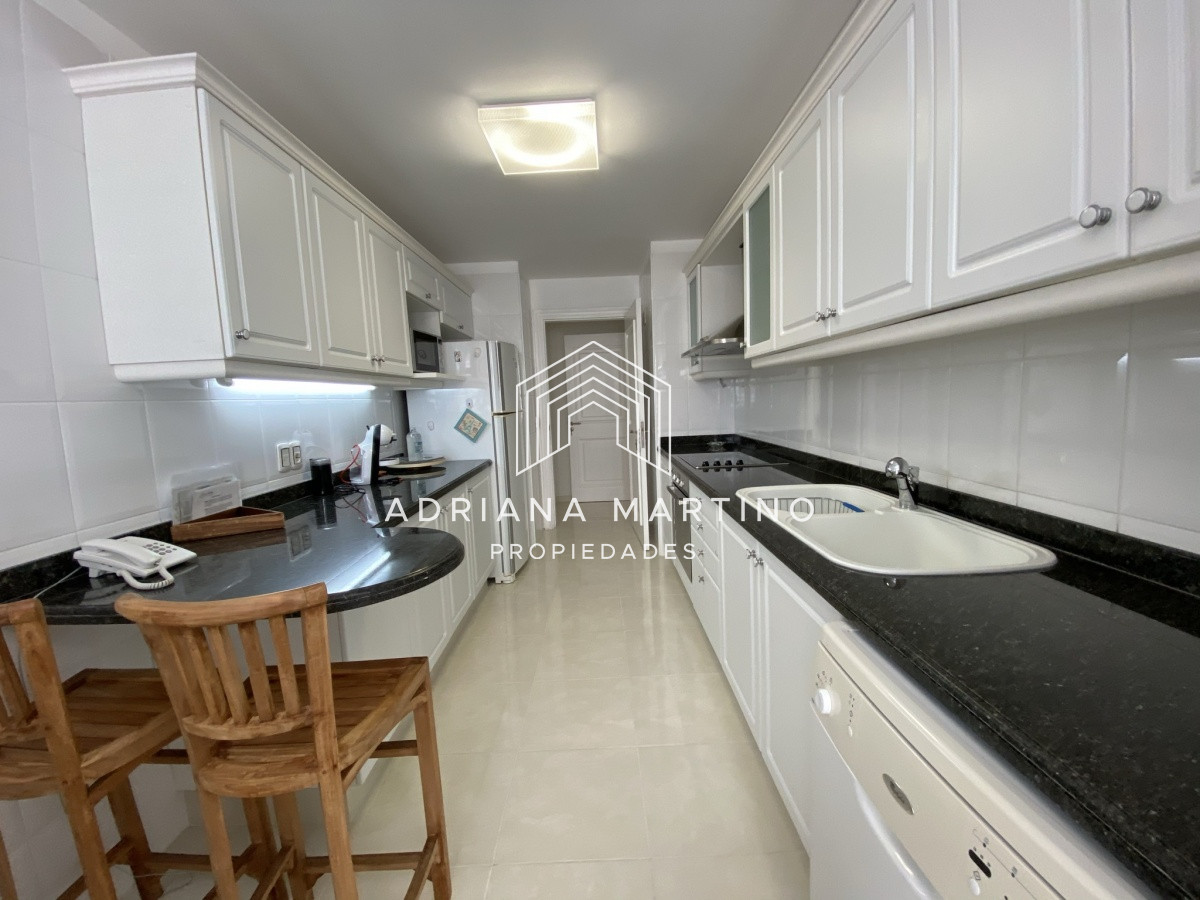 Apartamento ID.69475 - Espectacular apartamento en Mansa Punta del Este, con vista panorámica al mar. 