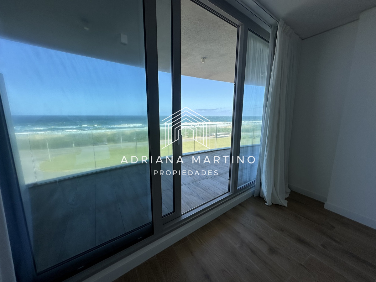 Apartamento ID.70272 - Apartamento de categoría en primera línea brava 