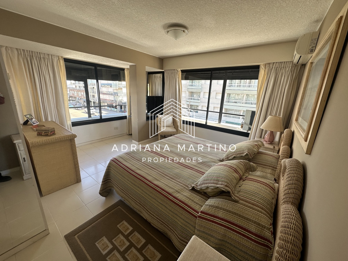 Apartamento ID.70421 - Hermosa y amplia unidad de lujo en el Puerto de Punta del Este