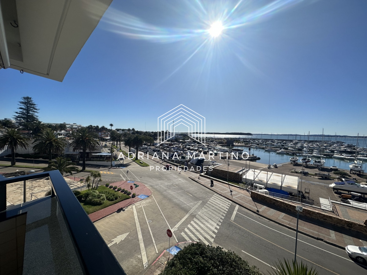 Apartamento ID.70421 - Hermosa y amplia unidad de lujo en el Puerto de Punta del Este