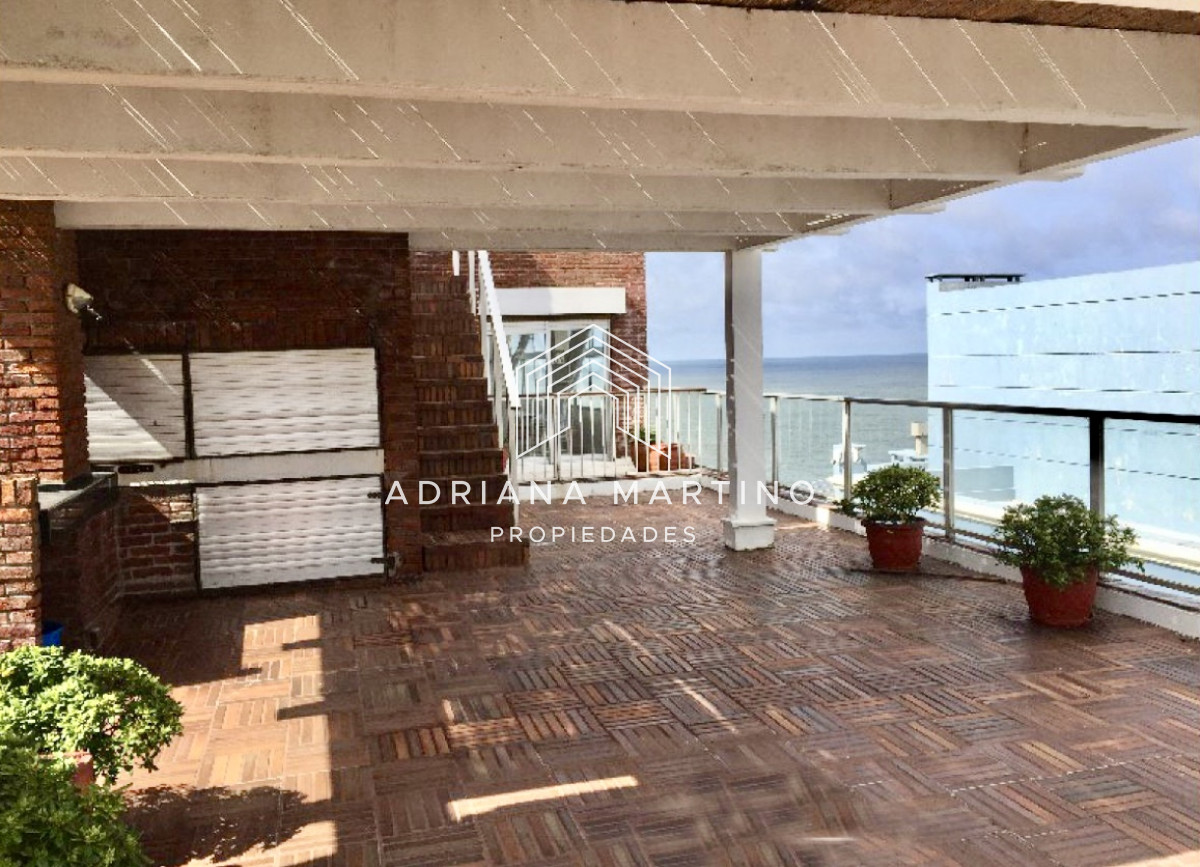 Apartamento ID.35885 - Hermoso apartamento con espectacular vista al mar, ubicado en península de Punta del Este.
