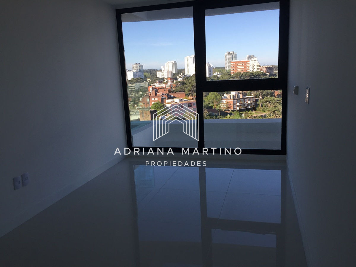 Apartamento ID.36945 - Hermoso apartamento ubicado en avenida Chiverta-Punta del Este.