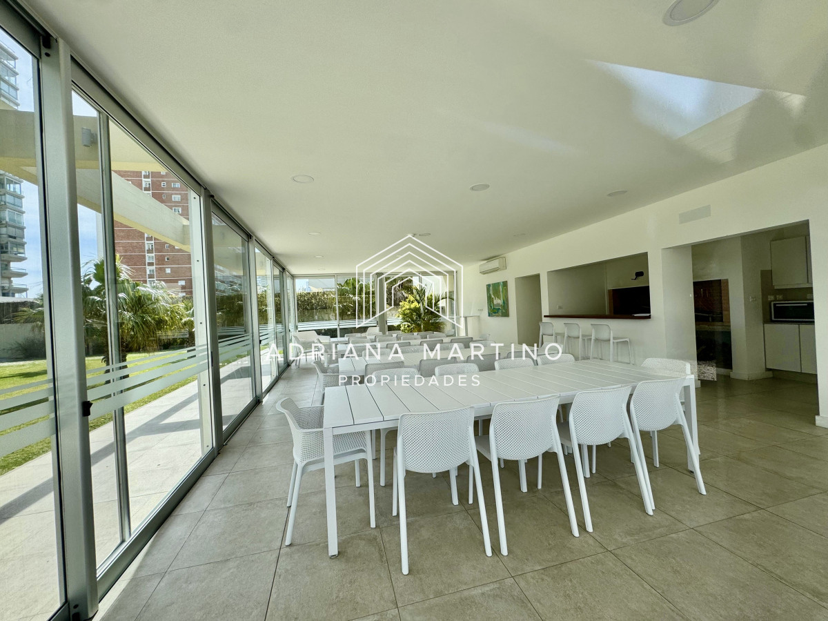 Apartamento ID.71489 - Apartamento en venta – Primera línea Playa Mansa, Punta del Este