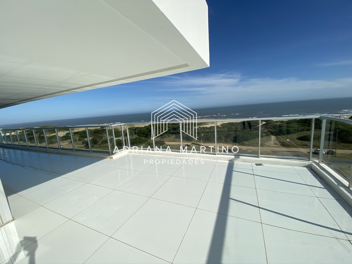 Apartamento ID.37018 - Lujoso Penthouse ubicado frente al mar en la Brava. 