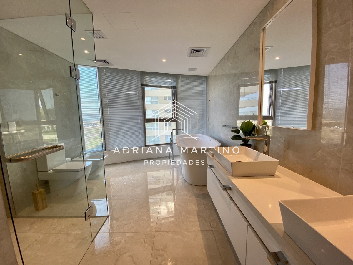 Apartamento ID.70273 - Excelente apartamento en venta primera línea playa brava 