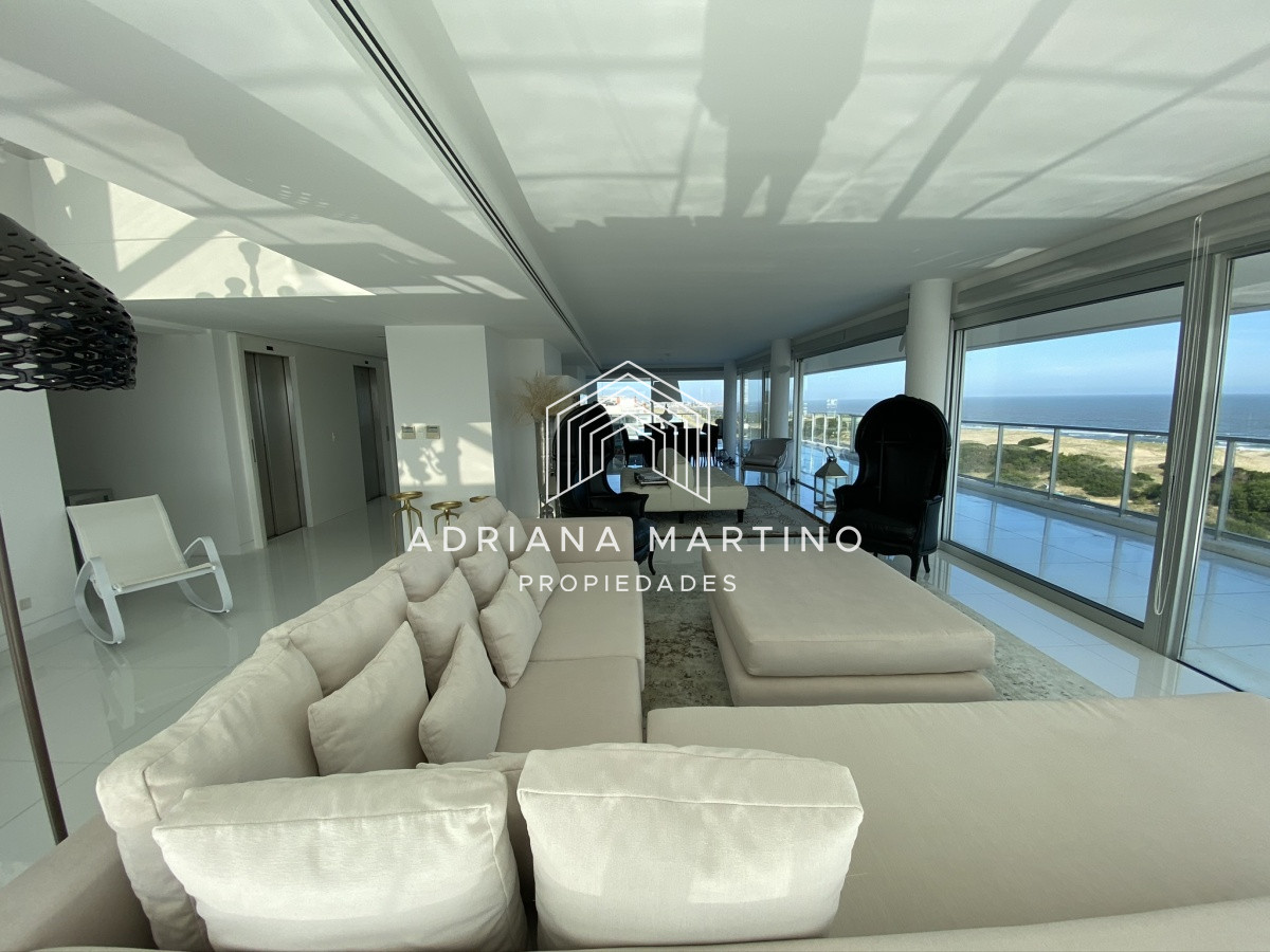 Apartamento ID.37018 - Lujoso Penthouse ubicado frente al mar en la Brava. 