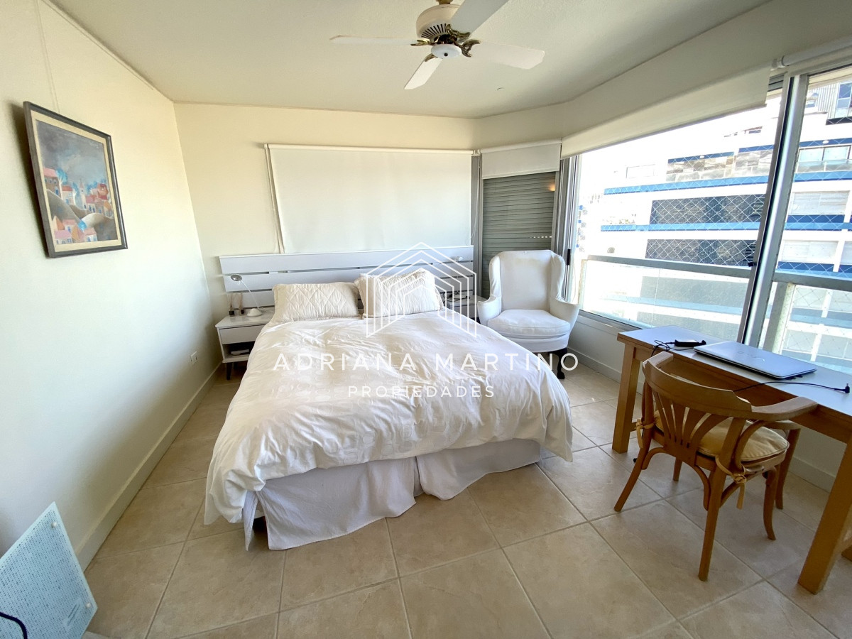 Apartamento ID.70491 - Amplio y luminoso apartamento frente al mar, excelente ubicacion!