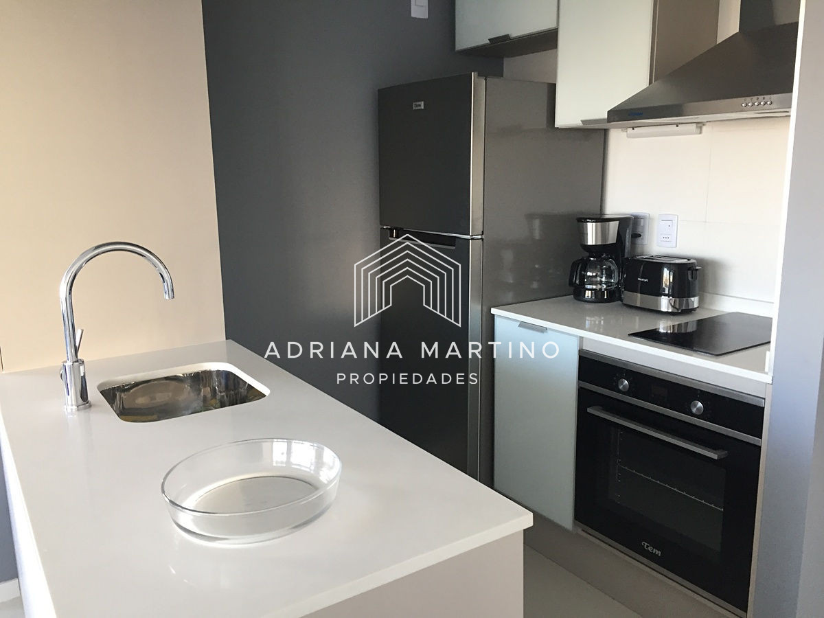 Apartamento ID.33199 - Hermoso apartamento sobre Av. Chiverta Punta del Este.