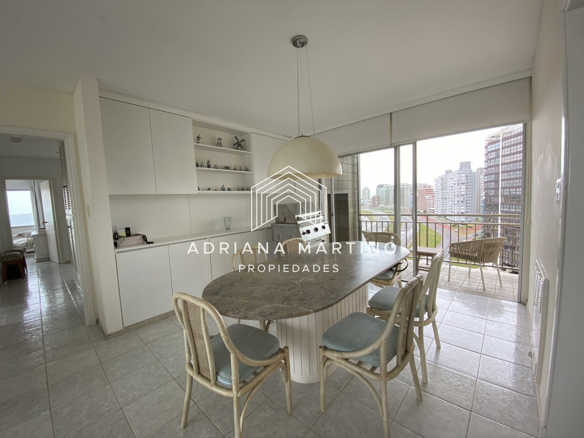 Apartamento ID.37621 - Cómoda planta en primera línea playa brava 