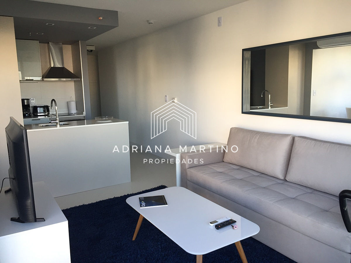 Apartamento ID.33199 - Hermoso apartamento sobre Av. Chiverta Punta del Este.