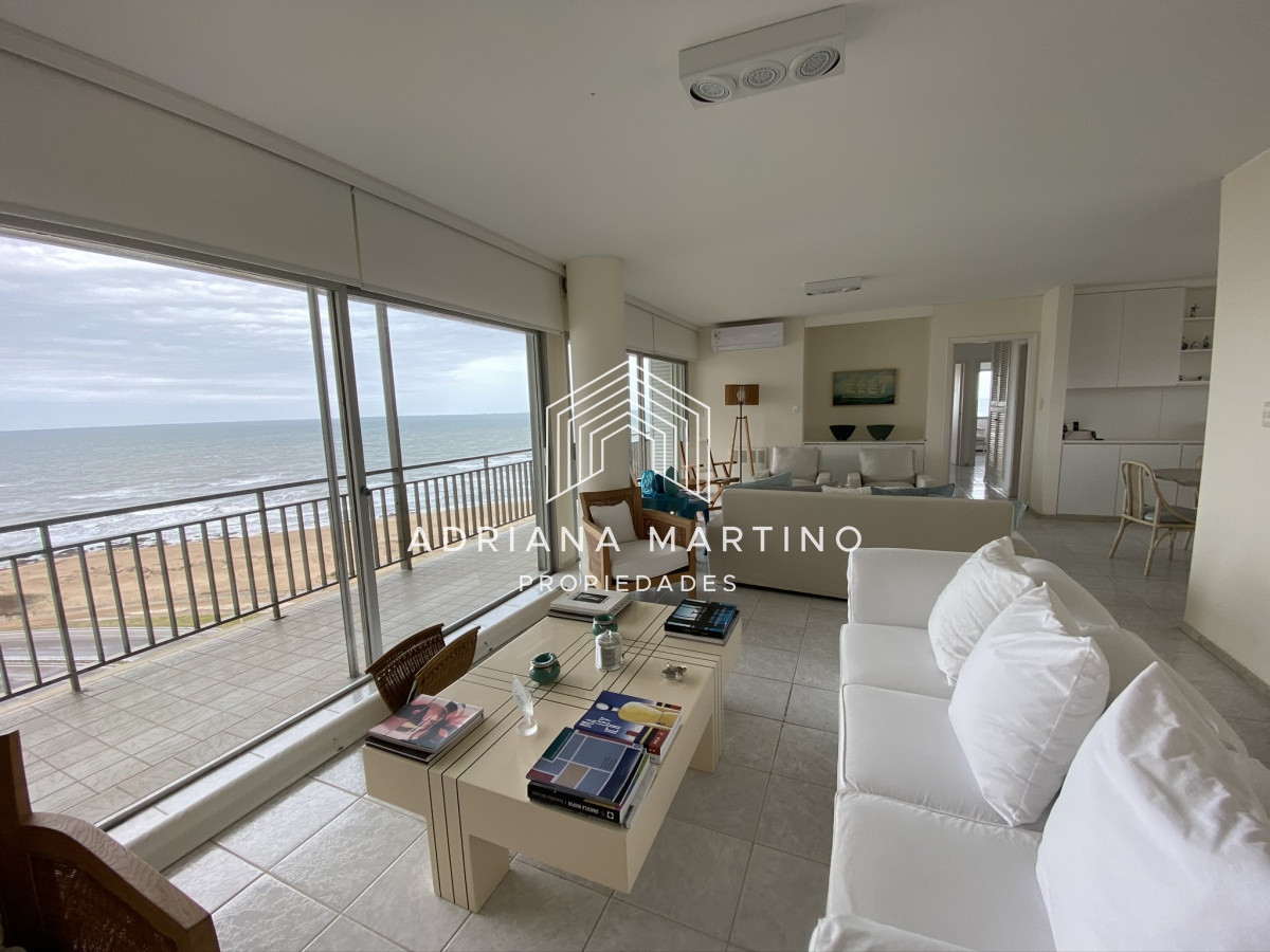 Apartamento ID.37621 - Cómoda planta en primera línea playa brava 
