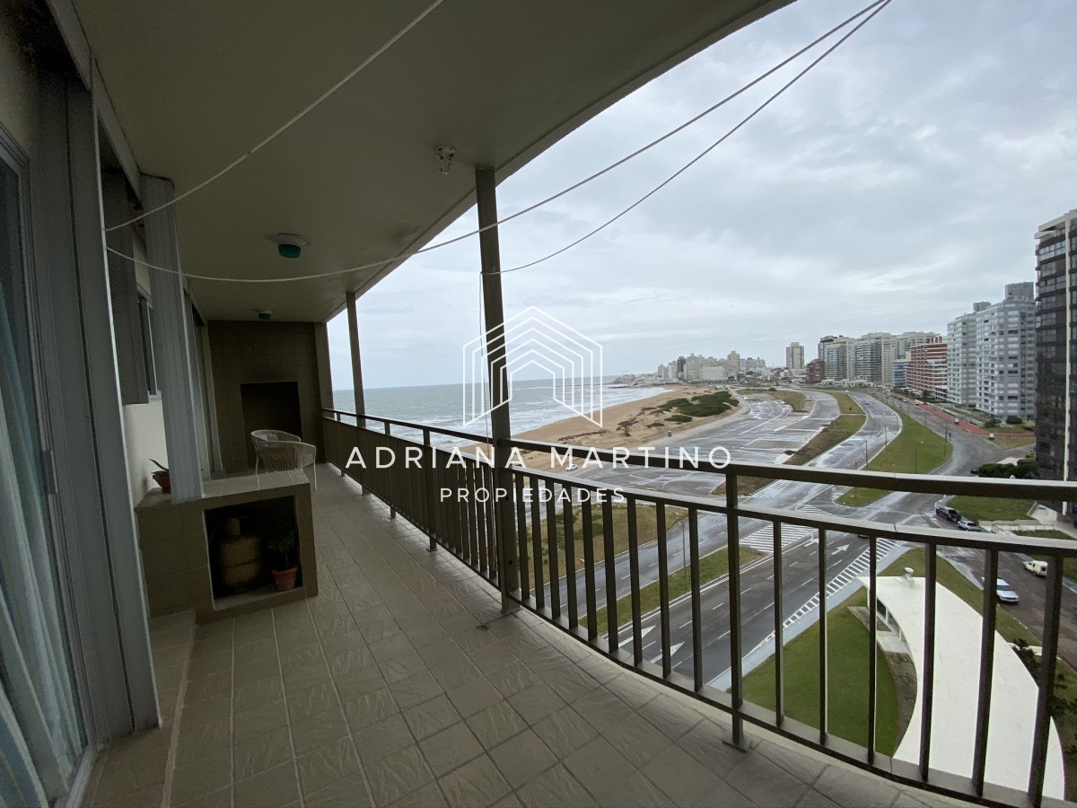 Apartamento ID.37621 - Cómoda planta en primera línea playa brava 