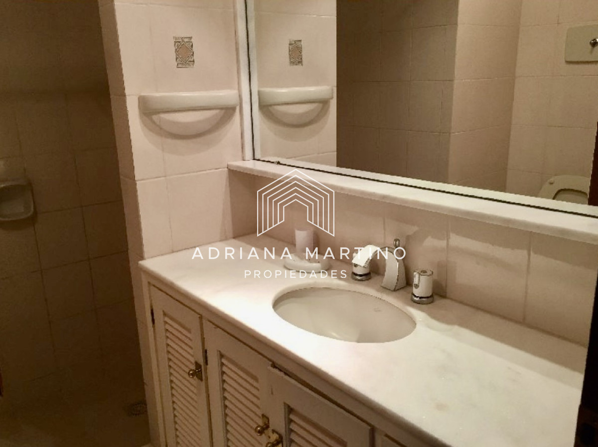 Apartamento ID.35885 - Hermoso apartamento con espectacular vista al mar, ubicado en península de Punta del Este.