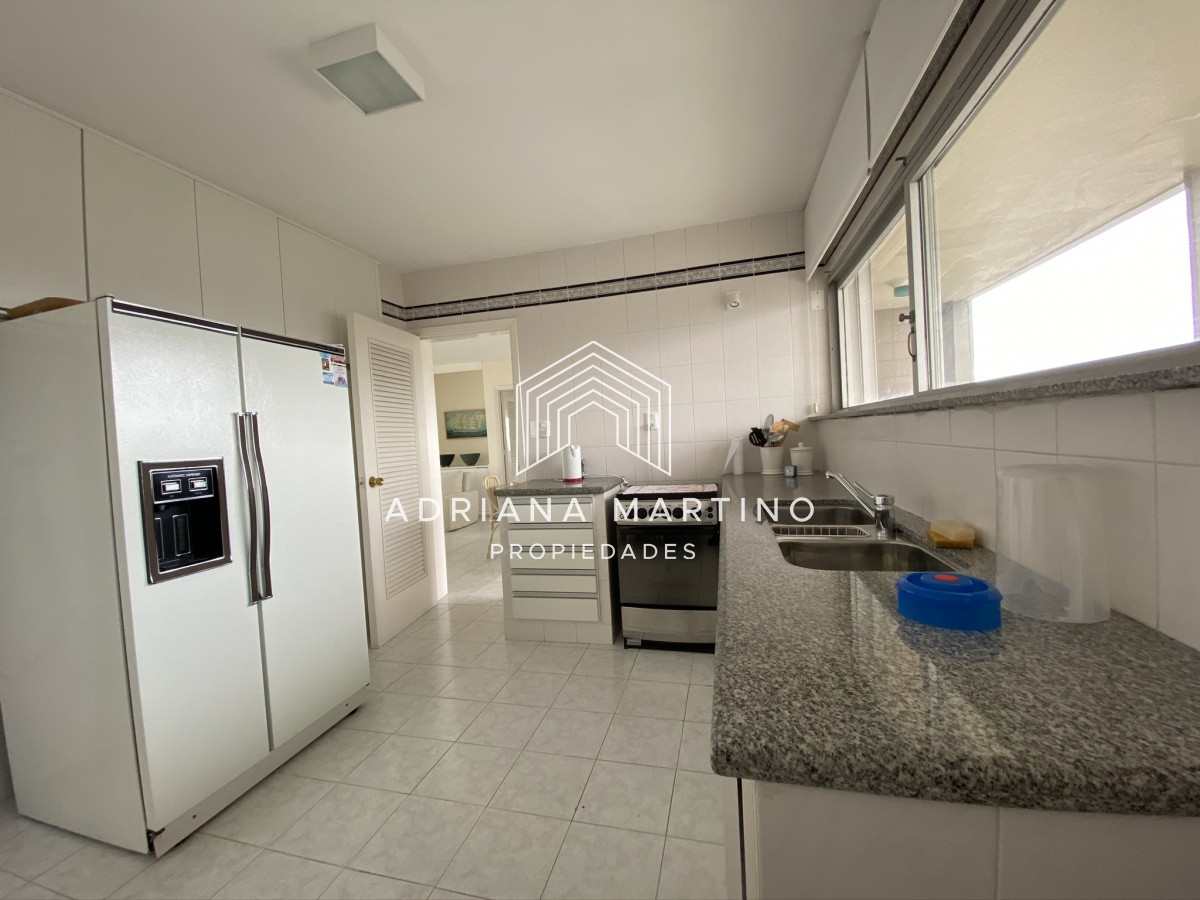 Apartamento ID.37621 - Cómoda planta en primera línea playa brava 