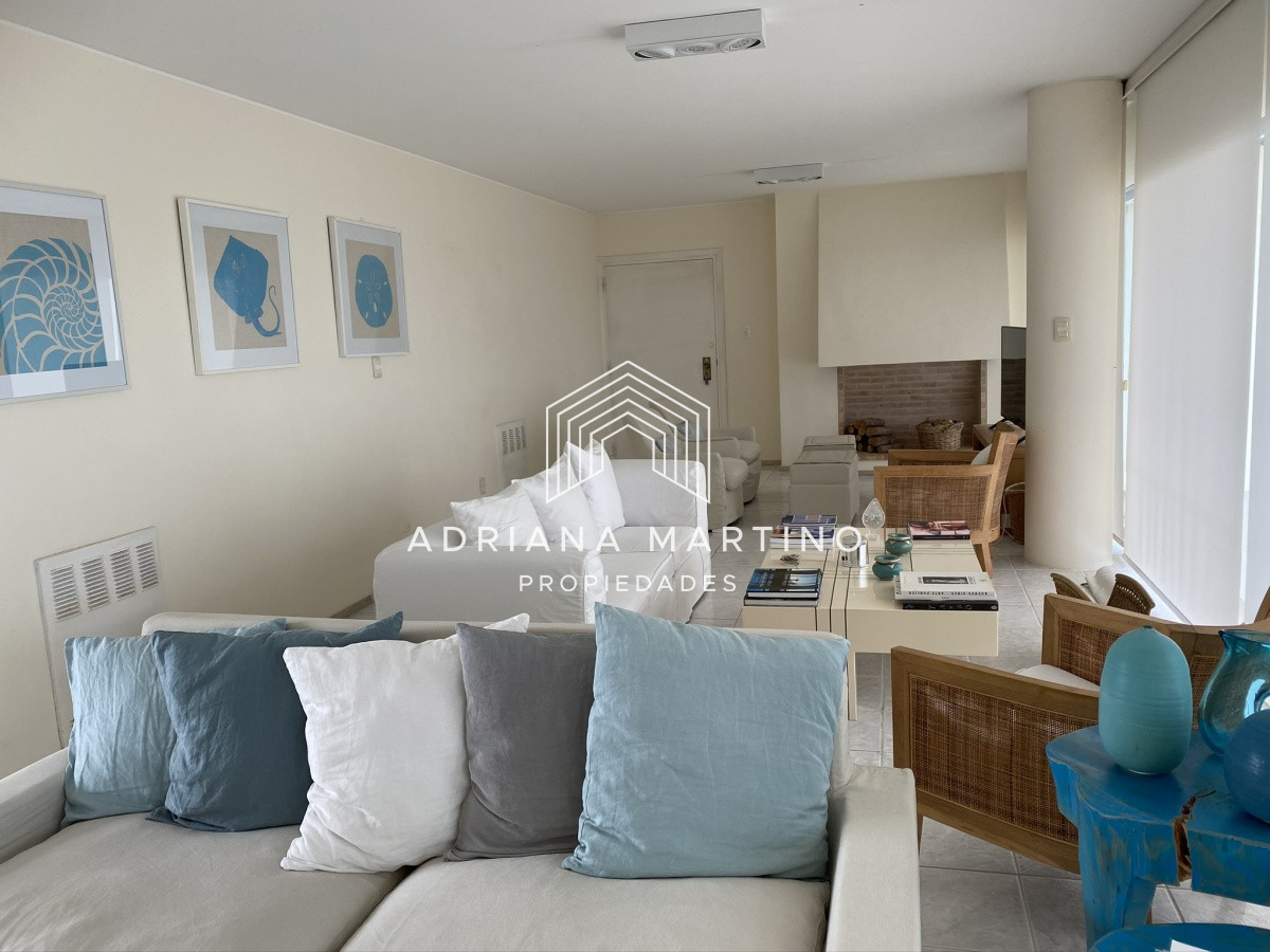 Apartamento ID.37621 - Cómoda planta en primera línea playa brava 