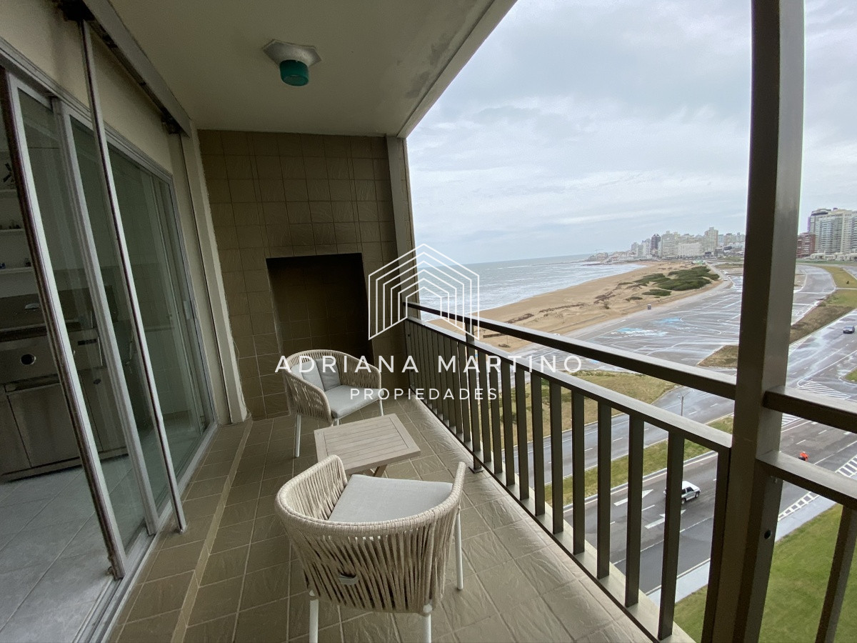 Apartamento ID.37621 - Cómoda planta en primera línea playa brava 