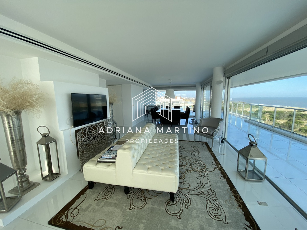 Apartamento ID.37018 - Lujoso Penthouse ubicado frente al mar en la Brava. 