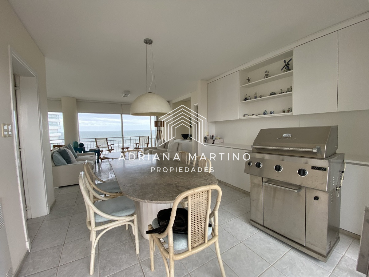 Apartamento ID.37621 - Cómoda planta en primera línea playa brava 