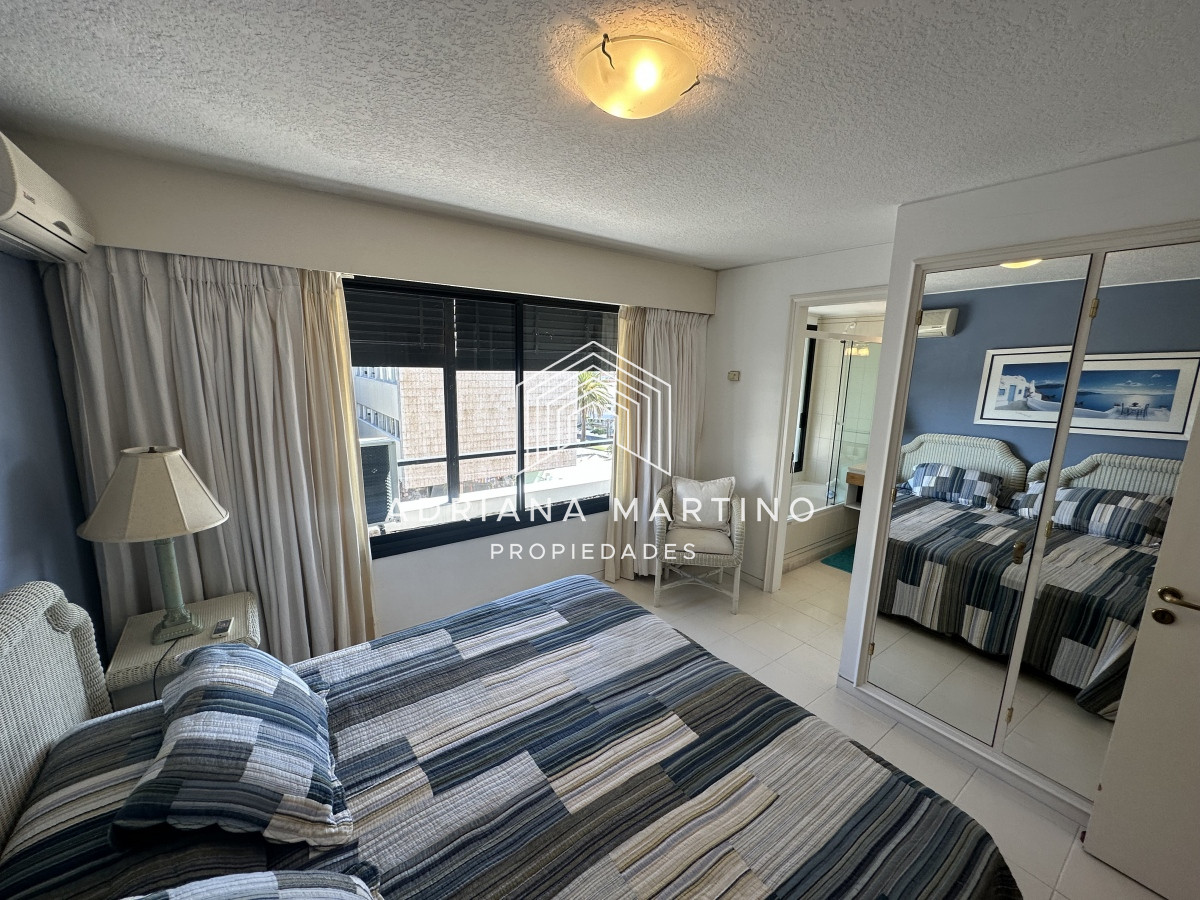 Apartamento ID.70421 - Hermosa y amplia unidad de lujo en el Puerto de Punta del Este
