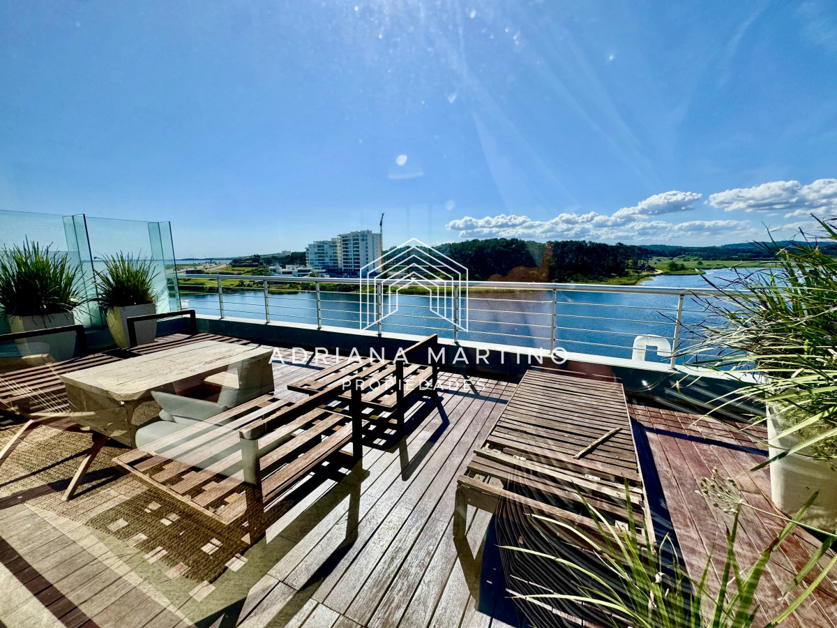 Apartamento ID.67231 - Espectacular Pent House en mansa con vista a la laguna.