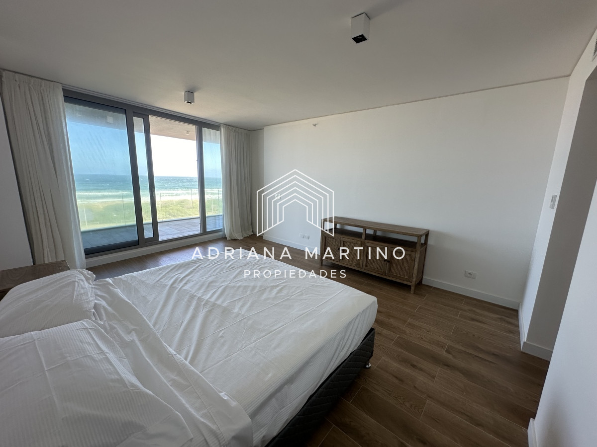 Apartamento ID.70272 - Apartamento de categoría en primera línea brava 
