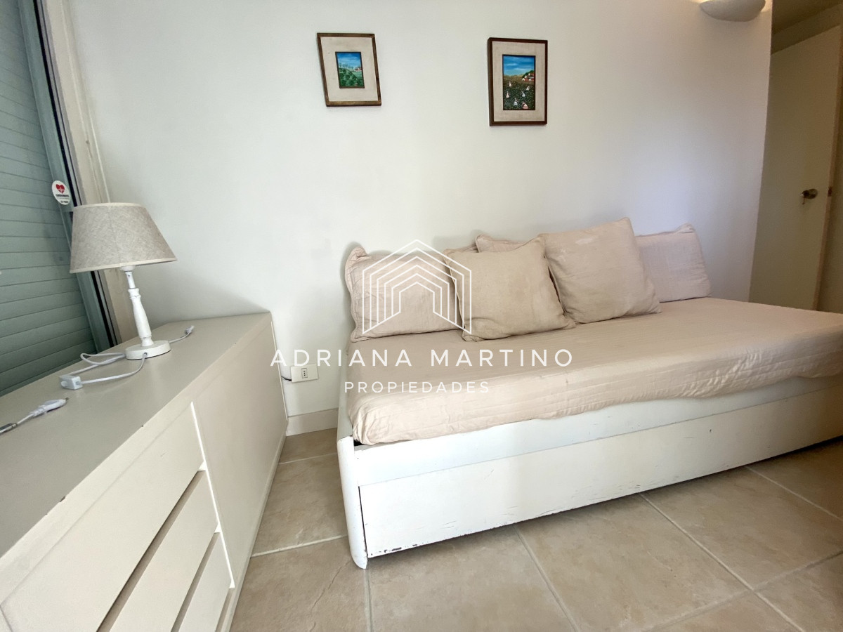 Apartamento ID.70491 - Amplio y luminoso apartamento frente al mar, excelente ubicacion!