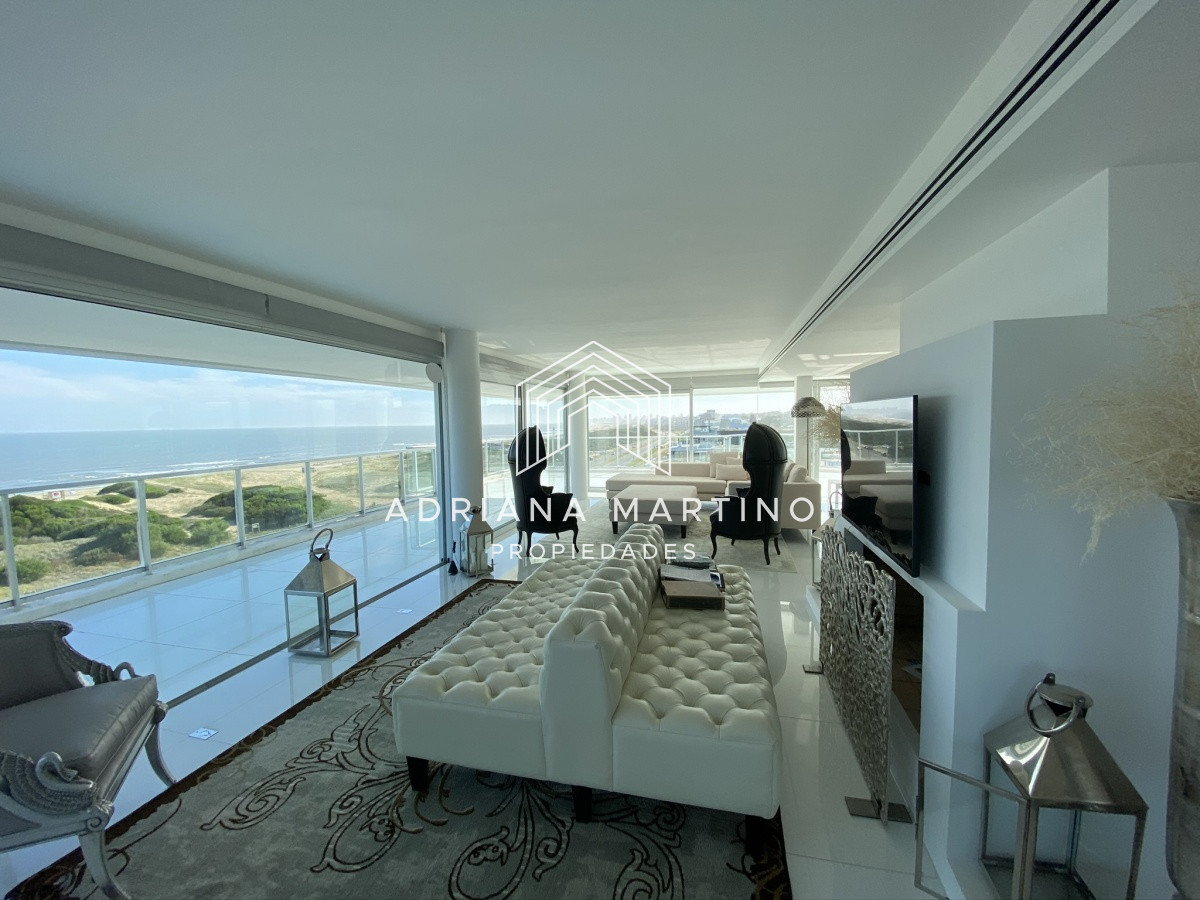 Apartamento ID.37018 - Lujoso Penthouse ubicado frente al mar en la Brava. 