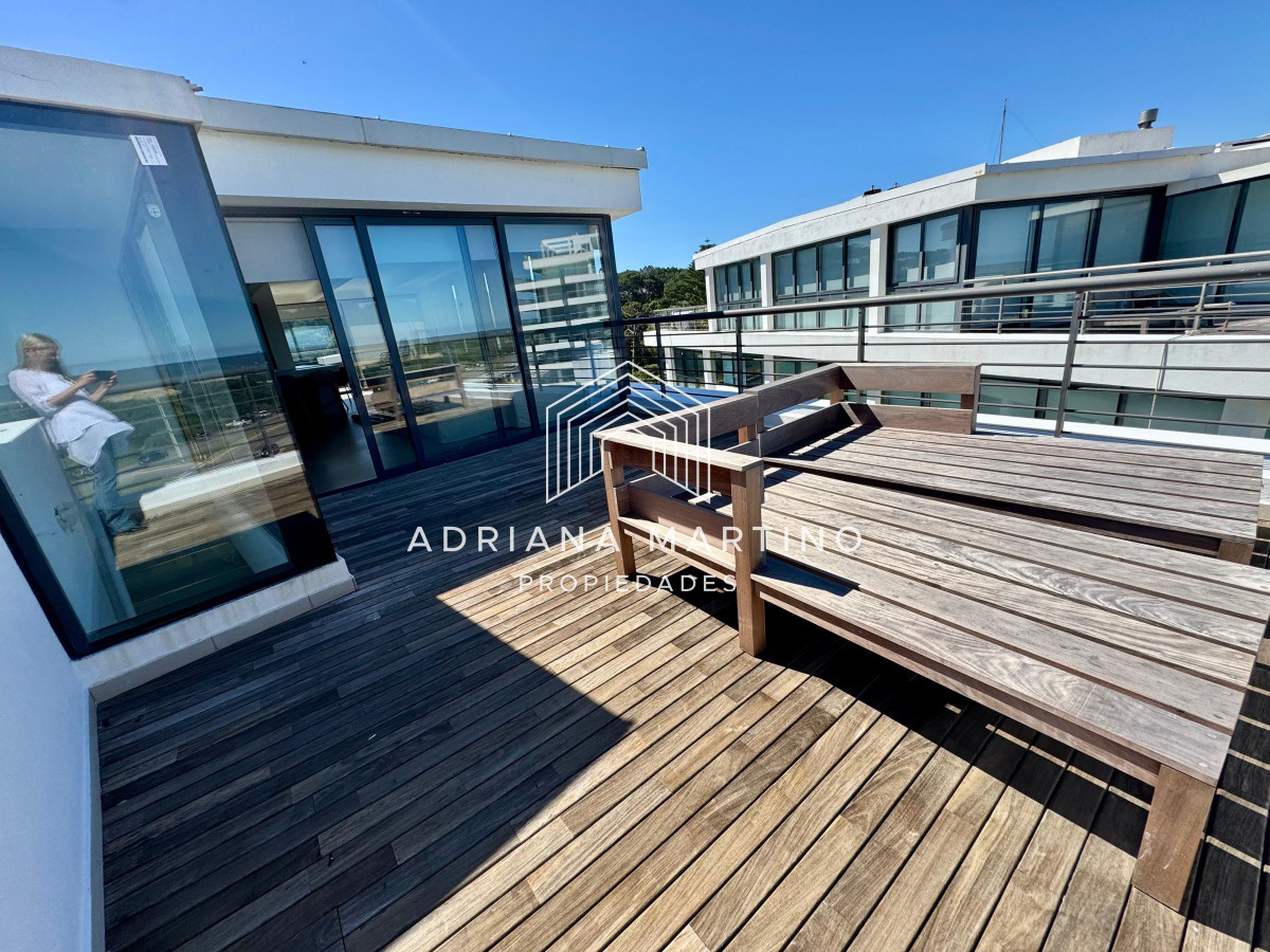 Apartamento ID.71107 - Excelente penthouse duplex en primera línea playa brava 